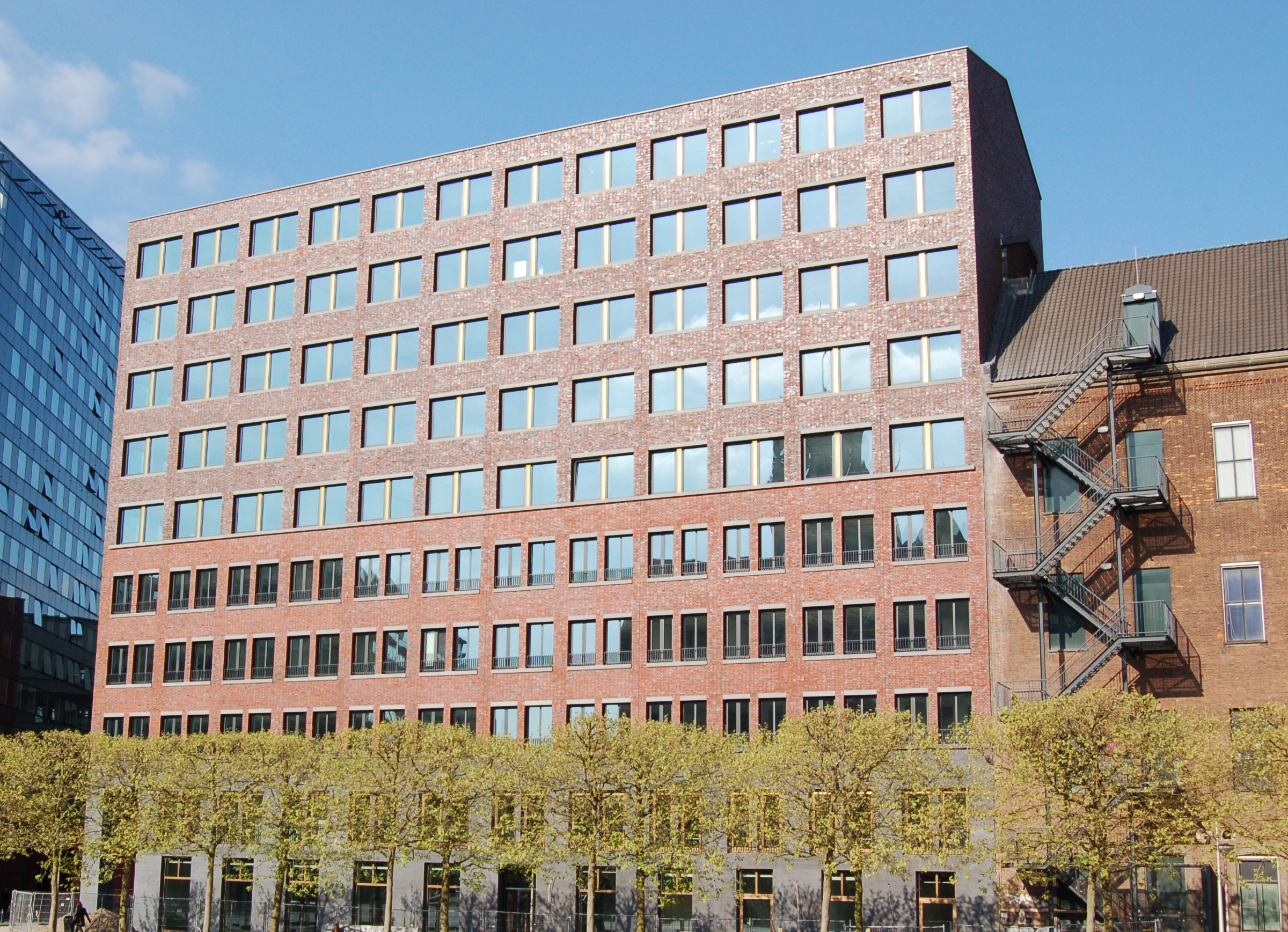 Tijdelijke Centrale Bibliotheek Rotterdam in het Laurenshof kantoorgebouw