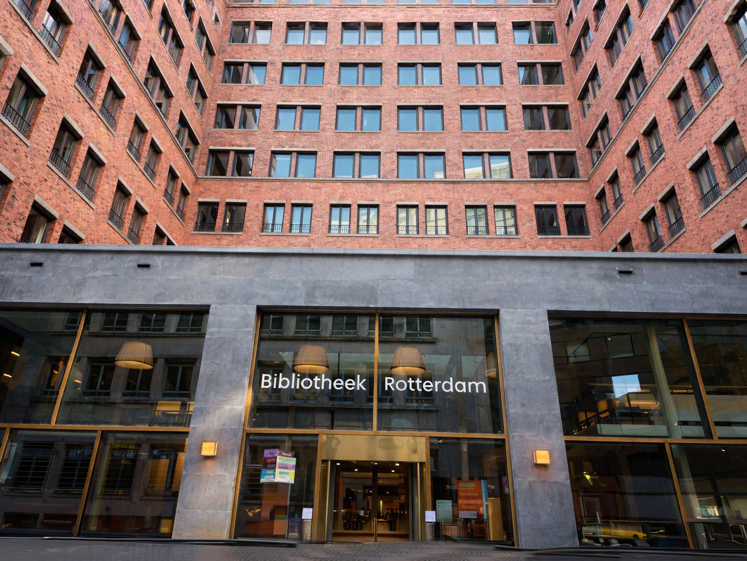 Ingang tijdelijke Centrale Bibliotheek Rotterdam